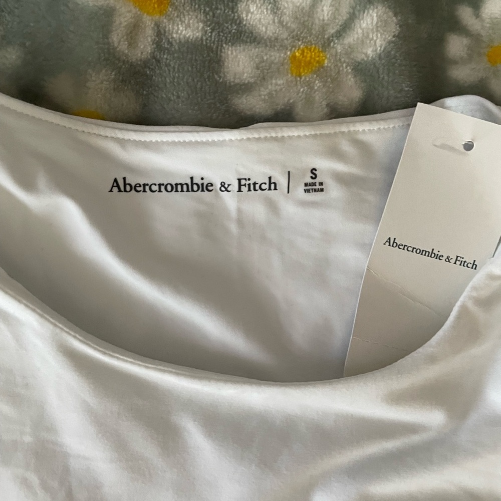 Basic long sleeve : fit snug to body